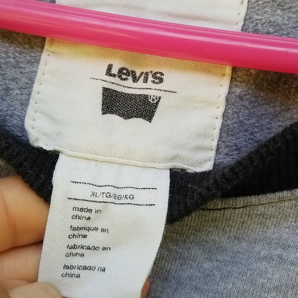 Fashonable Levi's pullover - Picture 5 of 6